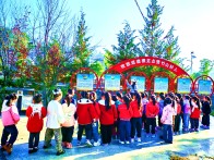 竹坪乡中心幼儿园开展“致敬道德模范，点赞竹山好人”主题活动