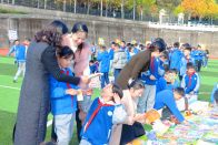 恒升小学开展“跳蚤书市”活动