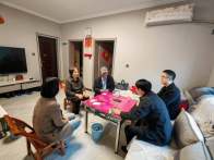 县信访局扎实开展党员干部下沉社区活动   