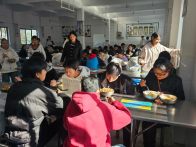 擂鼓中学：开放后厨“零距离” 家校共护“舌尖安”