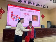 竹山一中市级劳模彭定华老师走进潘口小学开展宣讲活动