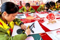 柿树坪小学：指尖非遗 妙剪生花