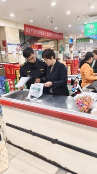 县市场监管局开展限塑检查