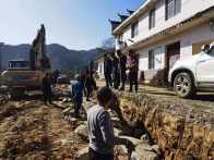 官渡镇：修缮产业路  打通致富路