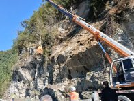 县公路养护中心：“修复+排险”双线作战 筑牢出行安全防线