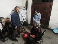 宝丰镇：“冬季敲门”除隐患  确保群众安全过暖冬