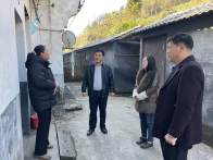 秦古镇组织大河村安置点环境卫生整治督导工作