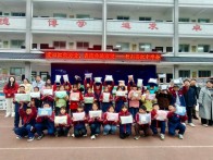 竹坪乡：爱心围巾暖心怀