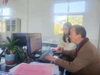 秦古镇干部下村督办医保征收