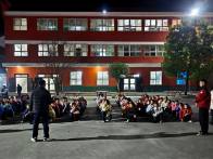 擂鼓镇小学：夜间消防演练进宿舍 提升学生应急避险技能