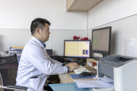 竹山縣人民醫院青年醫師陳奕霖全省乒賽獲佳績