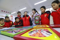  宝丰镇红卫小学：巧手塑纸浆 脸谱传非遗