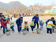 竹坪乡中心幼儿园：蔬香迎元旦  农耕乐翻天