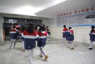 竹山二中开展2025年秋夜间应急疏散演练