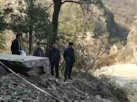 县公路养护中心：专班出击排隐患  力保两节路畅通