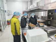 深河市场监管所开展节前排查隐患工作