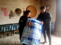 竹坪乡：暖心棉被送上门 寒冬暖流迎新年