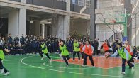 南山外校：师生同场竞风流 篮球赛点燃青春激情