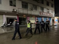 文峰乡：警灯照集镇 平安暖民心