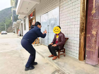 民警暖心上门　群众办证无忧