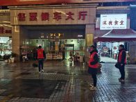 县民政局开展低温雨雪天气街面巡查救助行动