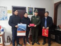 山海千里寄深情 三代军魂映初心 ——竹山县慰问边海防官兵家属现场见闻