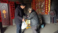 城关镇：一碗热面暖寒冬 雪中送暖解民忧