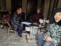 官渡镇聚焦弱势群体 “敲门行动”守护冬日取暖安全