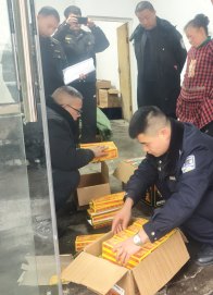 秦古派出所联合应急办查处非法储存烟花爆竹行为