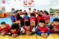 麻家渡镇二幼：萌娃学民俗 欢乐过腊八