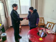 风雪无阻送证路 警民情深暖人心 