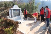 竹山擦亮14处英烈丰碑