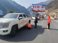 橙衣护通途 暖情伴春运