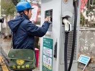 县供电公司：“满格电”护航返程路 充电桩体检保障绿色出行
