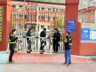 大庙乡桂坪小学：护学岗暖心护航 新学期井然开启