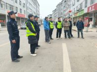 竹坪乡多部门联合规范集镇经营秩序