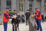 竹山消防：学雷锋践初心，情暖夕阳护清流