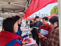 “春风行动”送岗到家门口