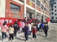 擂鼓镇小学：三月春风润童心 雷锋精神伴成长