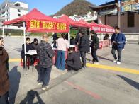 官渡镇：借力招聘会“搭台” 法治宣传“唱戏”