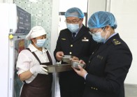  宝丰镇：严把“入口关” 守护“放心餐”