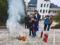 擂鼓镇小学：消防演练筑防线 安全护航伴成长
