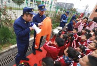  宝丰镇第二幼儿园开展消防安全实践活动