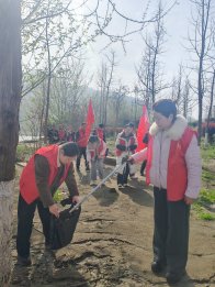 县水利和湖泊局开展河道清理及护水宣传志愿服务