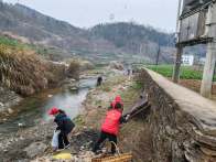擂鼓镇开展“周五村庄清洁日” 扮靓人居环境
