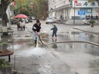 官渡镇：开展路面集中清洗 助力环境提质增效