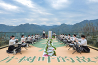 茶园里普及茶文化