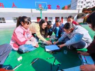 大庙乡九年一贯制学校：创意绘徽章 童心筑团队