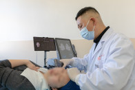 全市縣級首臺！竹山縣人民醫院引進第三代黑金超聲炮