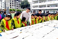 柿樹坪小學(xué)：展佳作風(fēng)采  樹學(xué)習(xí)典范